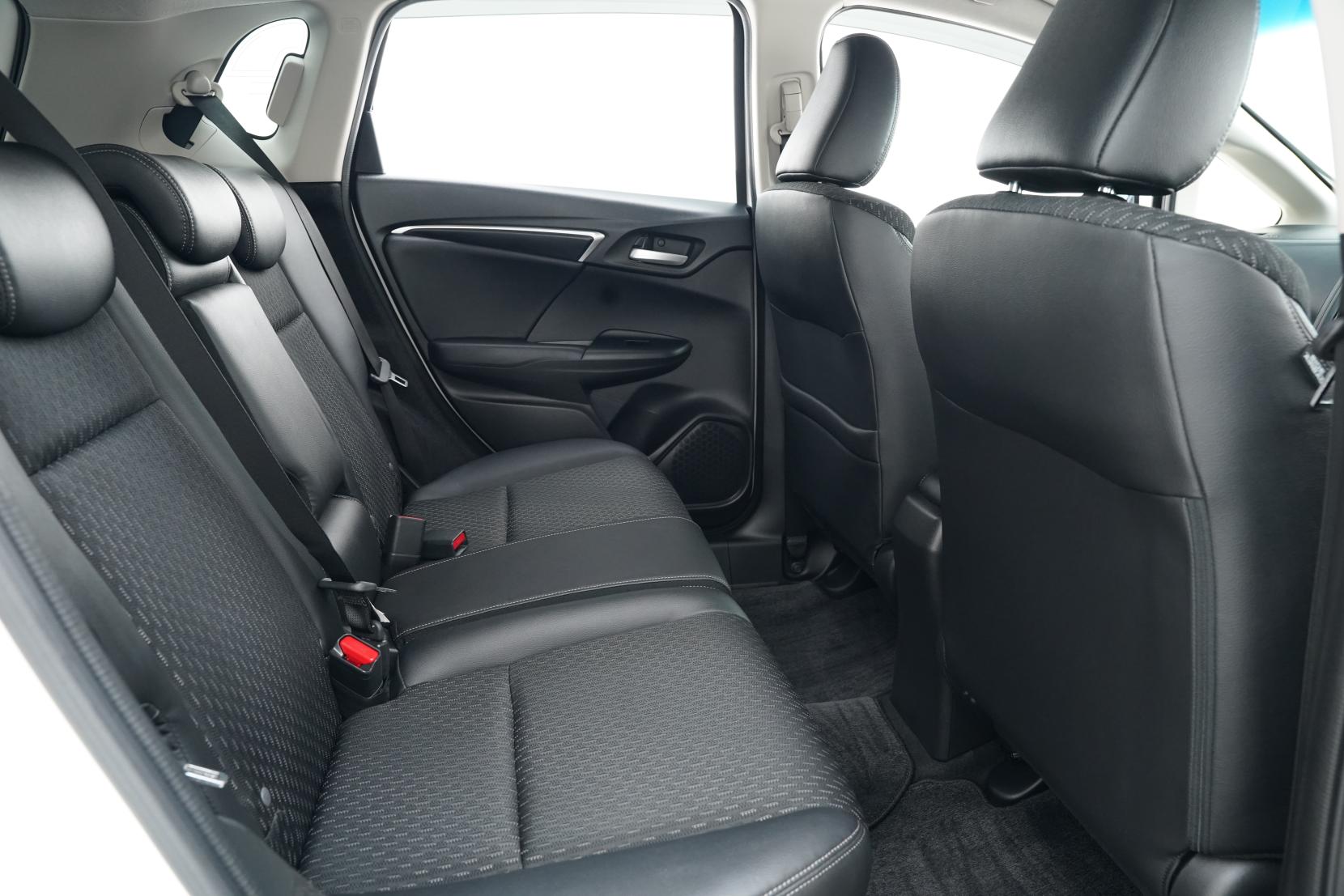 Honda Fit 1.5 Hybrid L PACKAGE