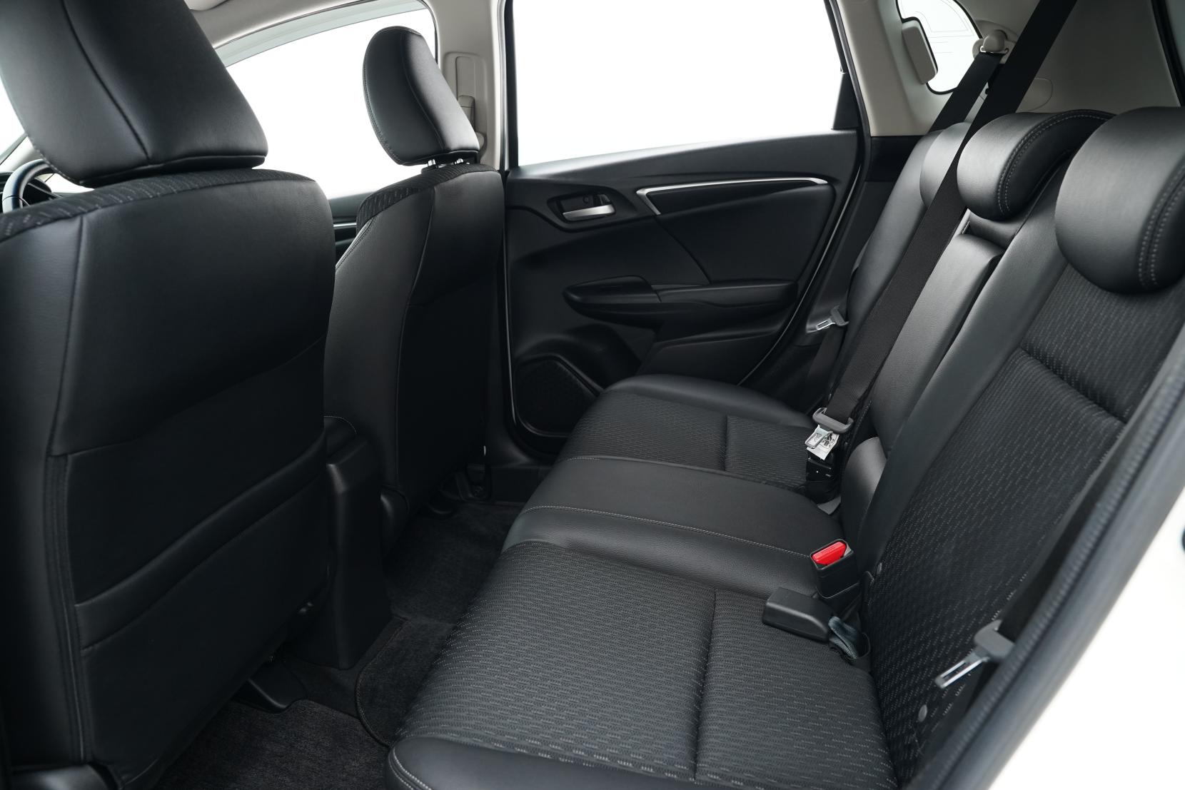 Honda Fit 1.5 Hybrid L PACKAGE