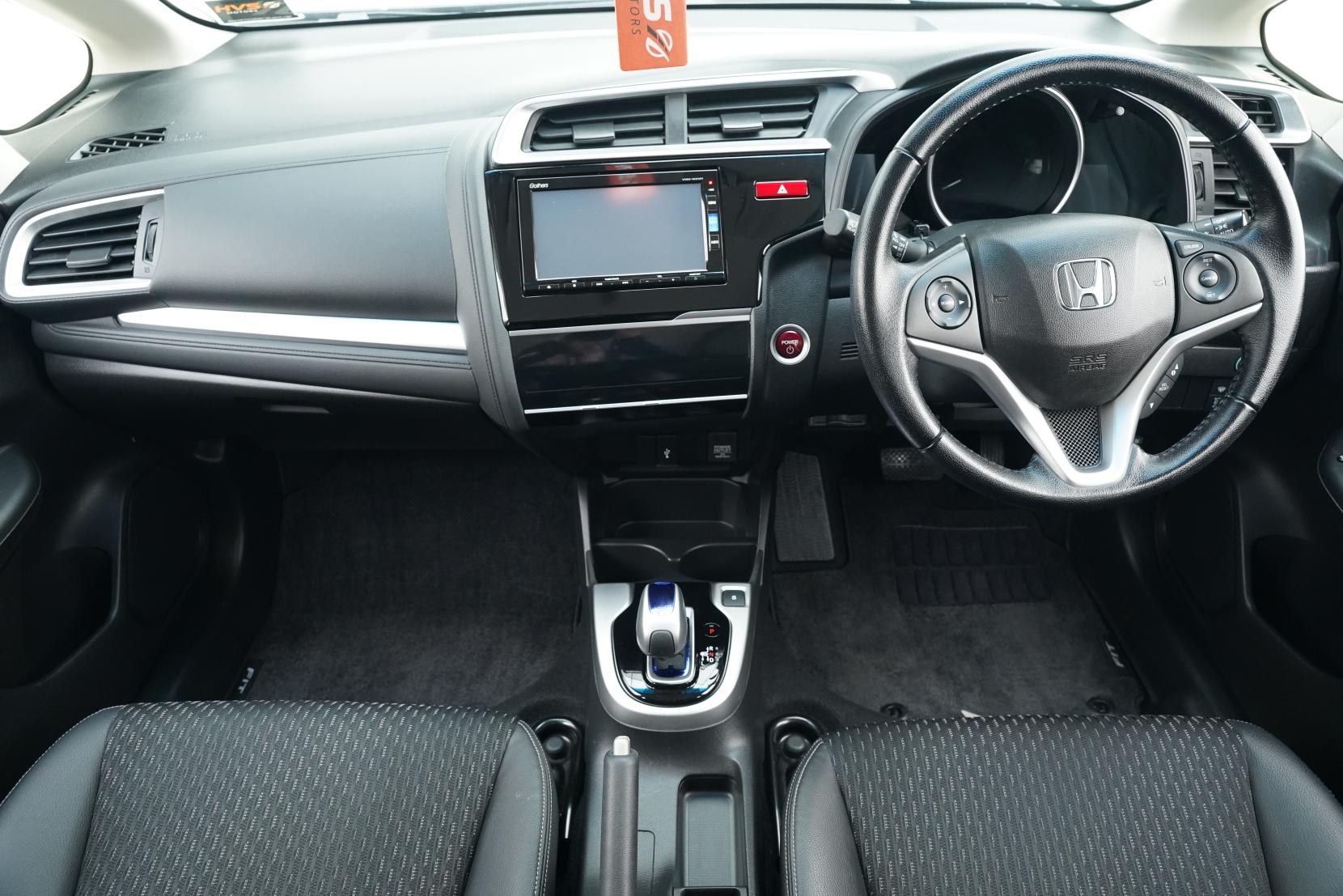 Honda Fit 1.5 Hybrid L PACKAGE