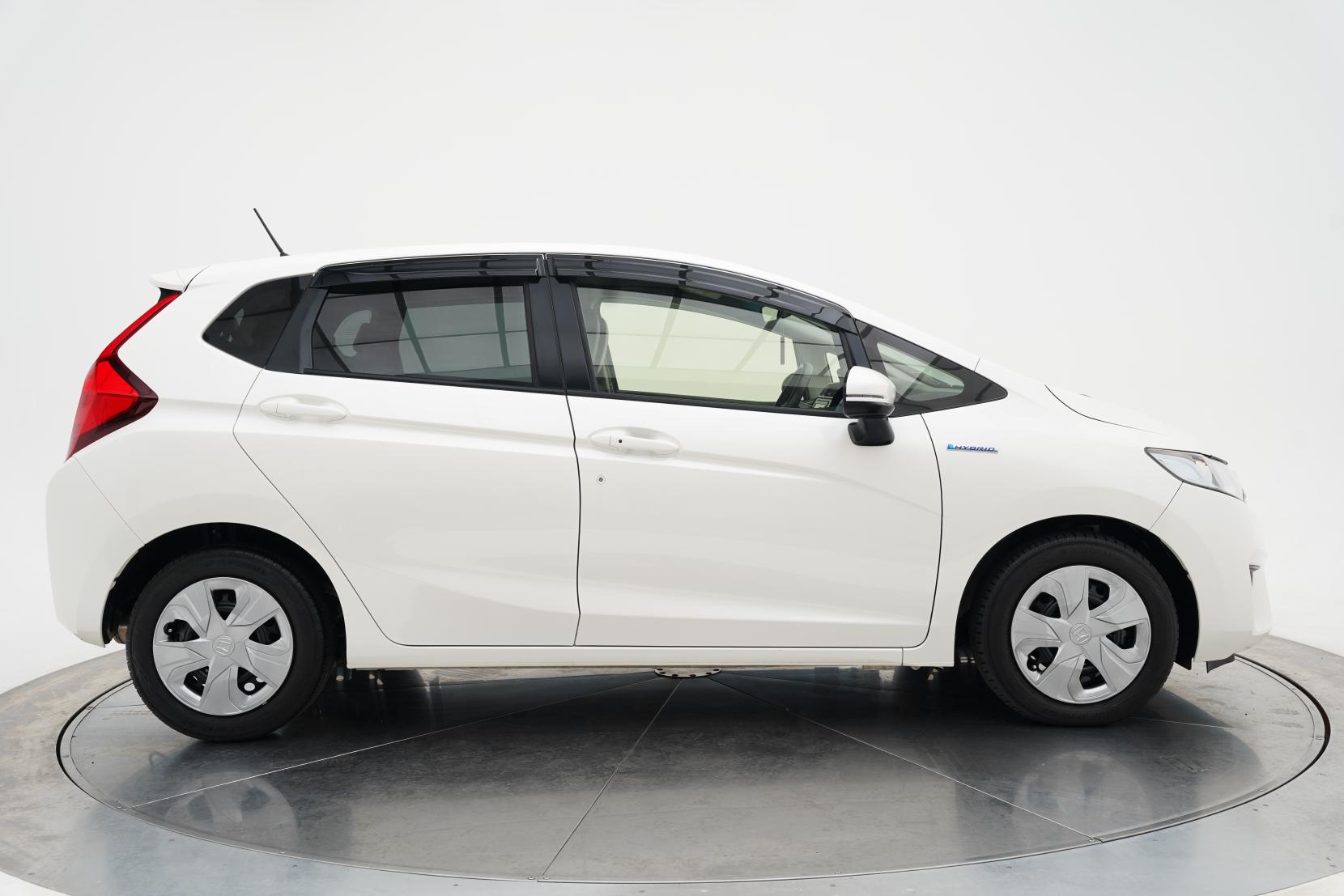 Honda Fit 1.5 Hybrid L PACKAGE