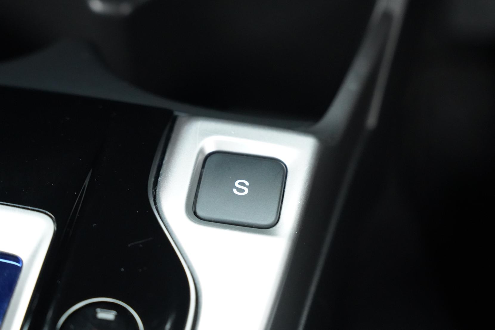 Honda Fit 1.5 Hybrid L PACKAGE