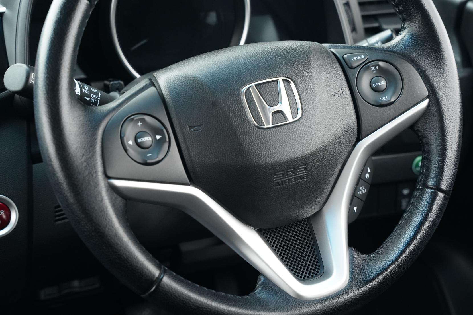 Honda Fit 1.5 Hybrid L PACKAGE