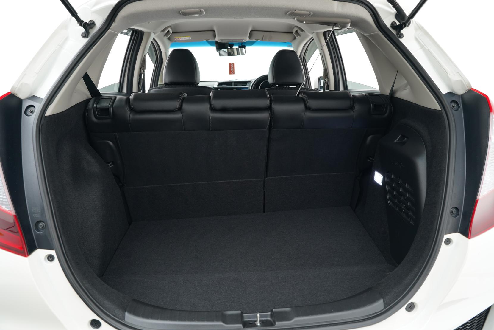 Honda Fit 1.5 Hybrid L PACKAGE