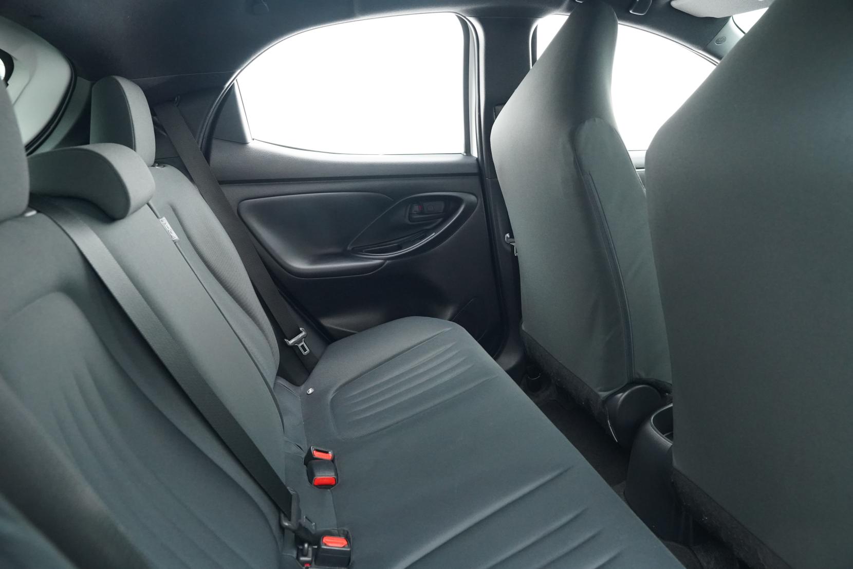 Toyota Yaris Hybrid X
