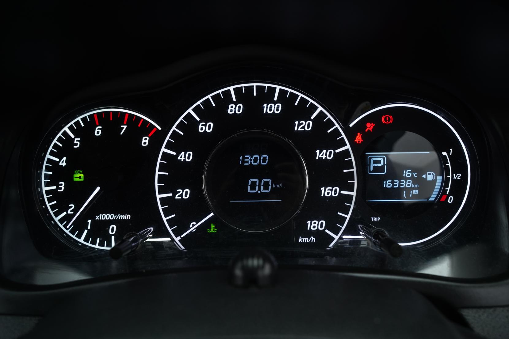 Nissan Note (2004–present) Medalist Emergency Brake