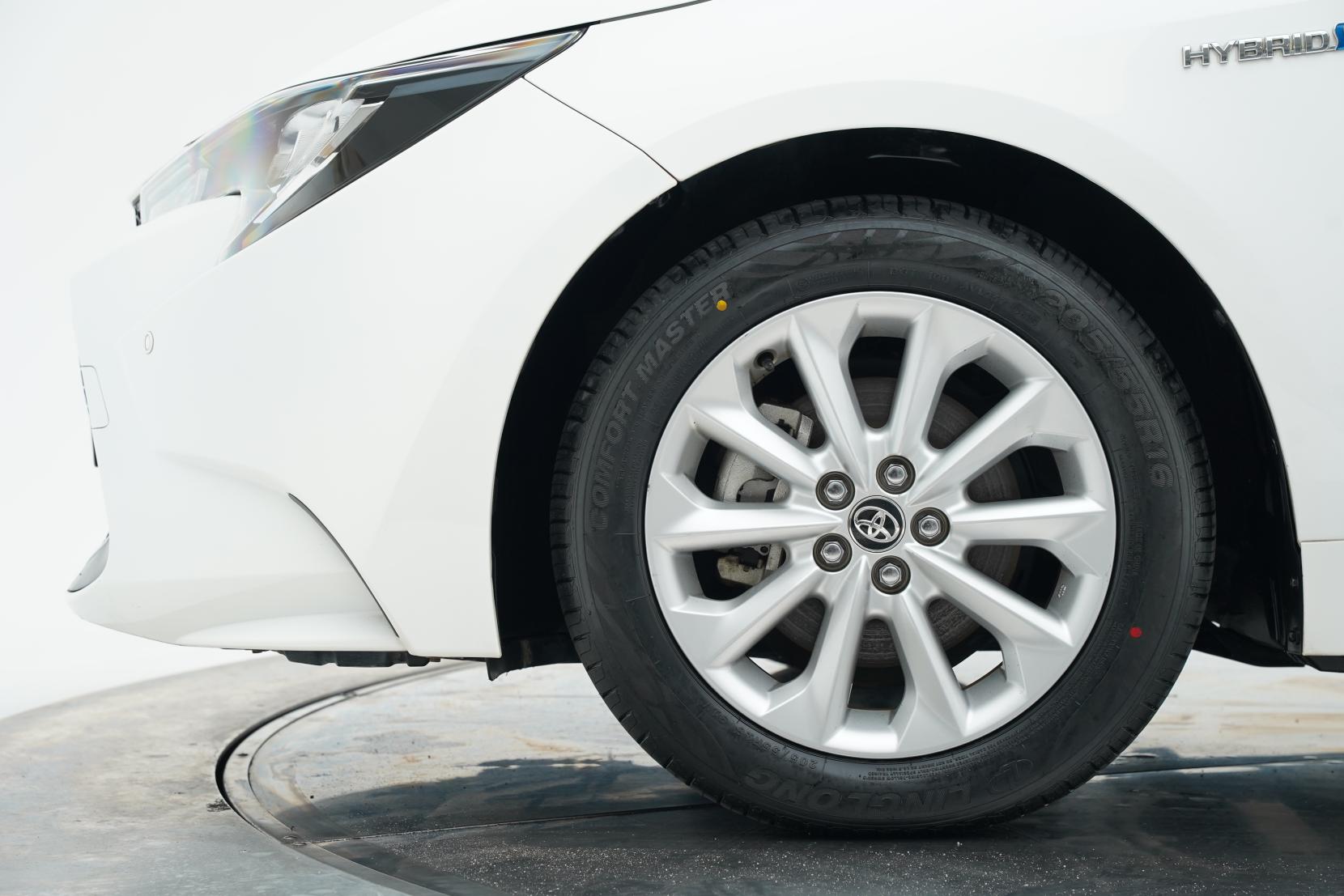 Toyota Corolla 1.8 Touring Hybrid S 4wd