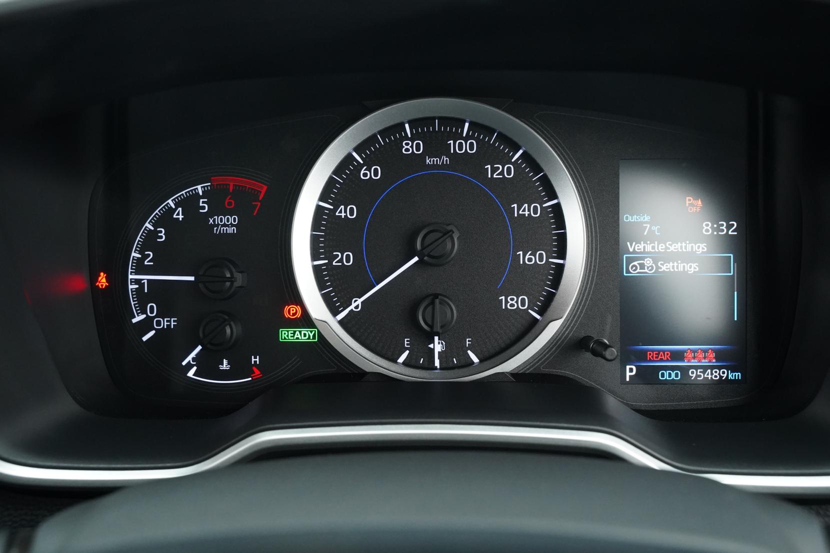 Toyota Corolla 1.8 Touring Hybrid S 4wd