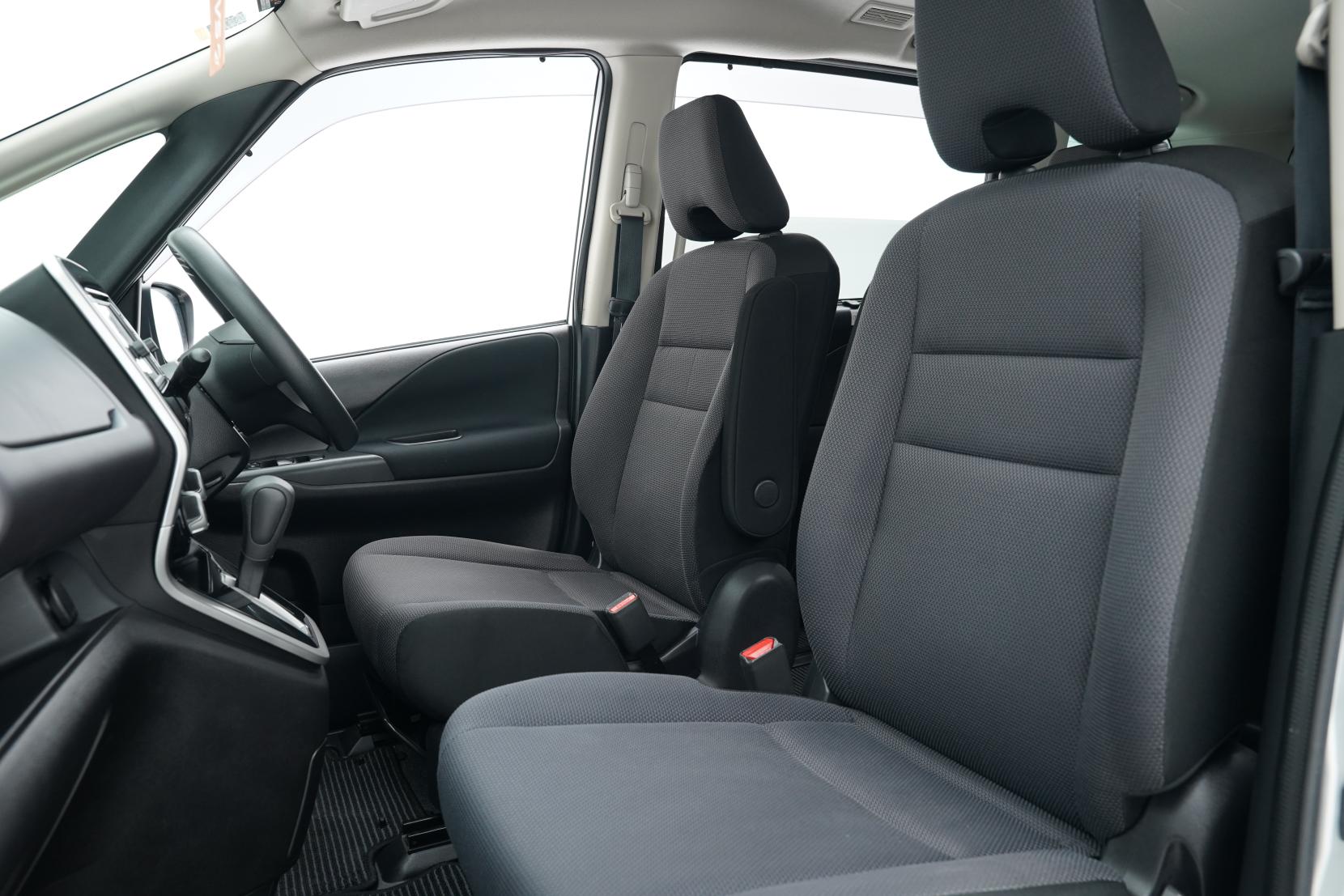 Nissan Serena (1991 – present) Hybrid 8 Seater