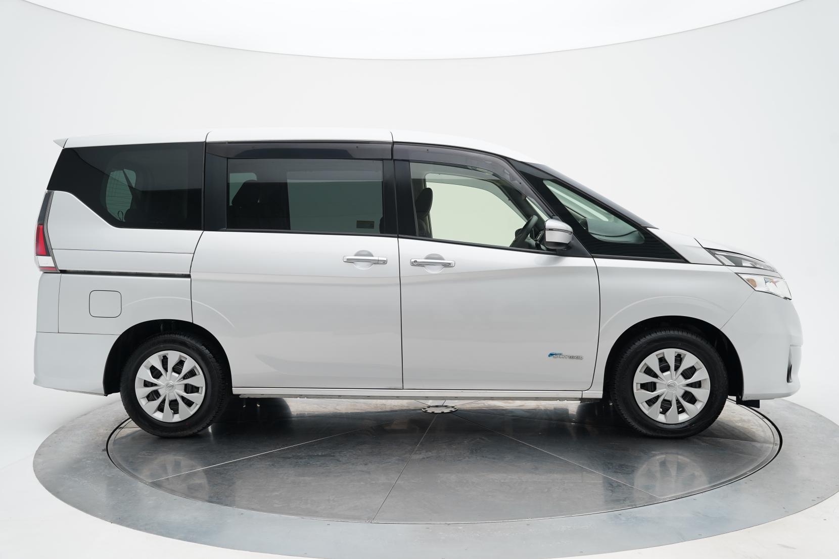 Nissan Serena (1991 – present) Hybrid 8 Seater