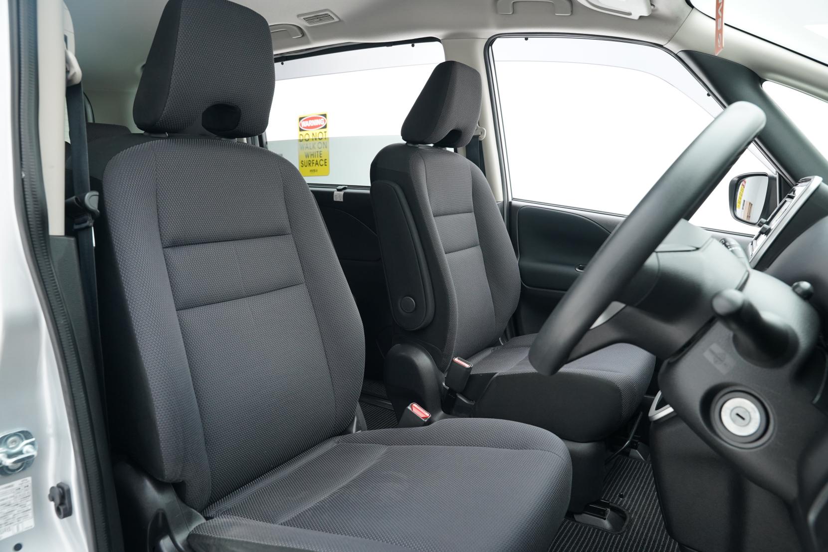 Nissan Serena (1991 – present) Hybrid 8 Seater
