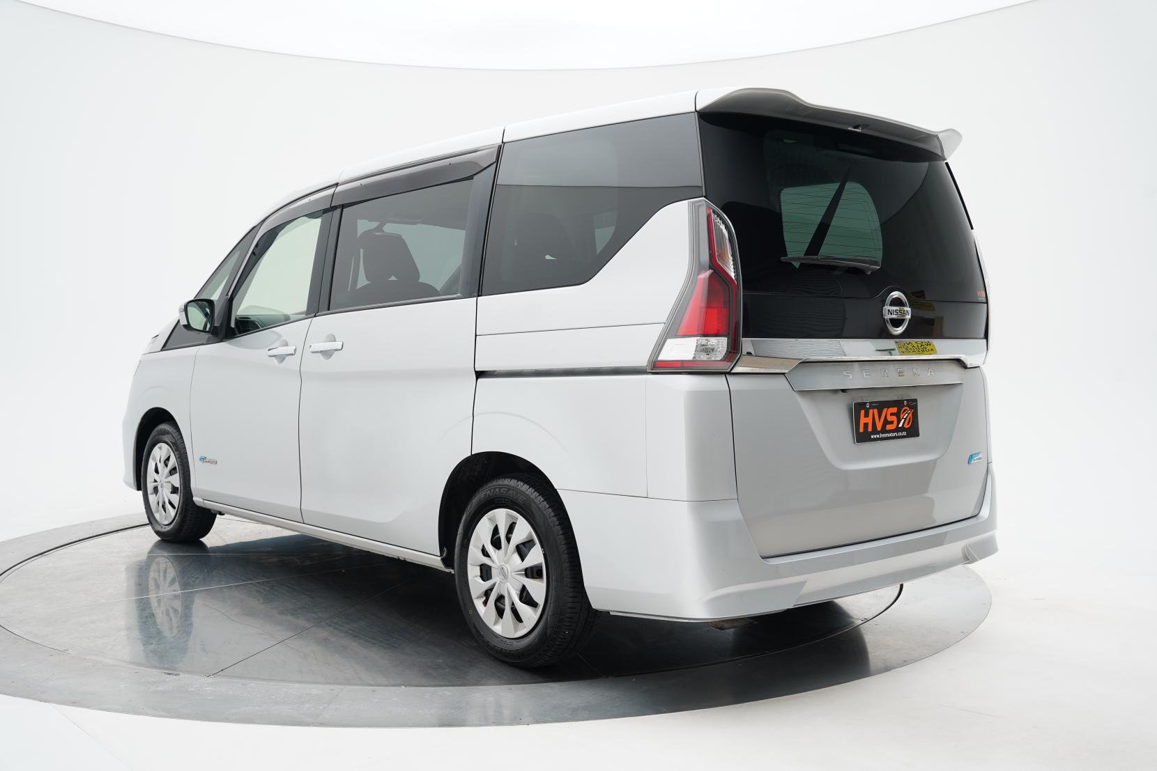 Nissan Serena (1991 – present) Hybrid 8 Seater