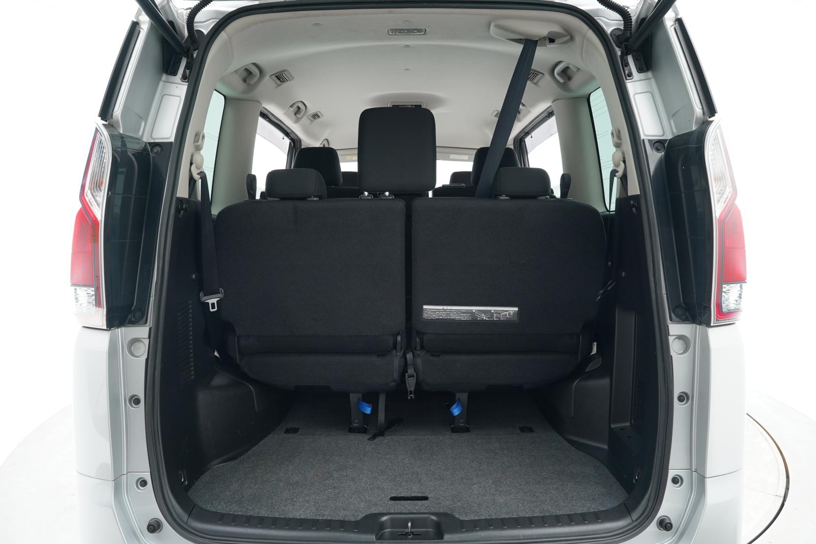 Nissan Serena (1991 – present) Hybrid 8 Seater