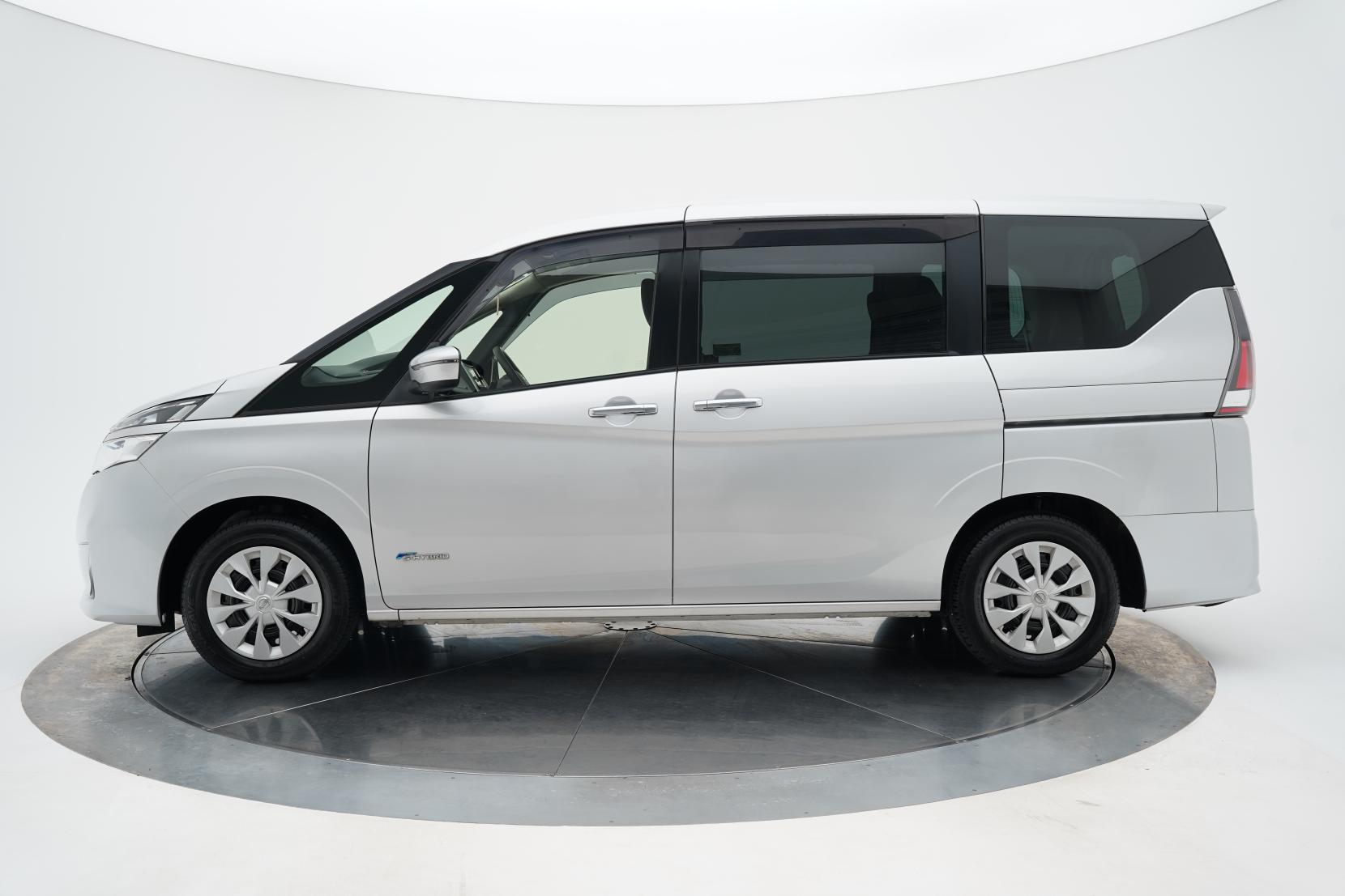 Nissan Serena (1991 – present) Hybrid 8 Seater