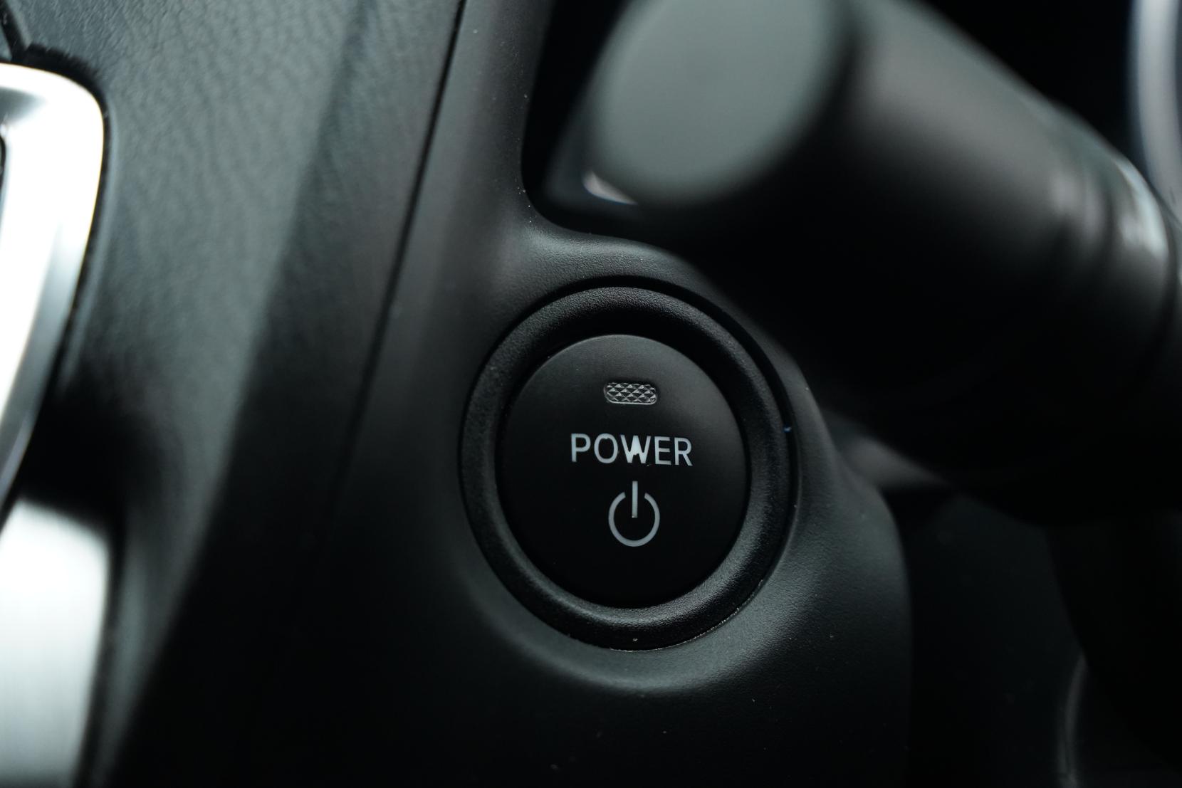 Mazda Axela 2.0 Hybrid S