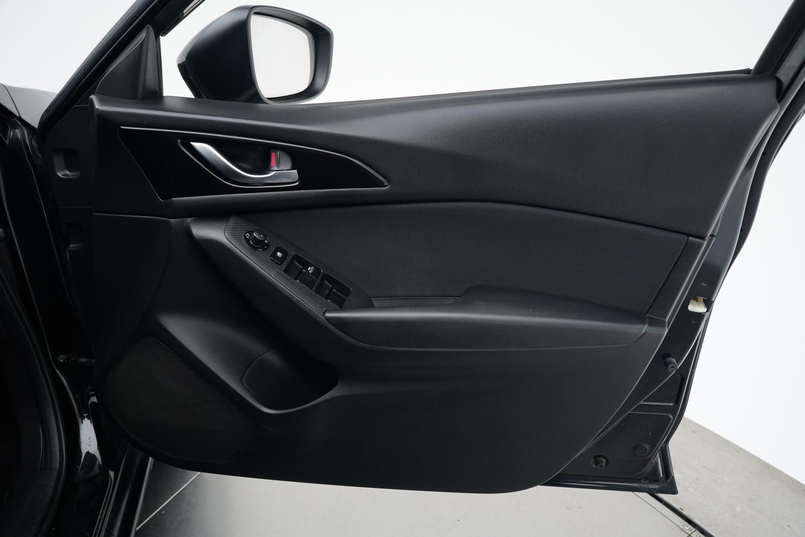 Mazda Axela 2.0 Hybrid S