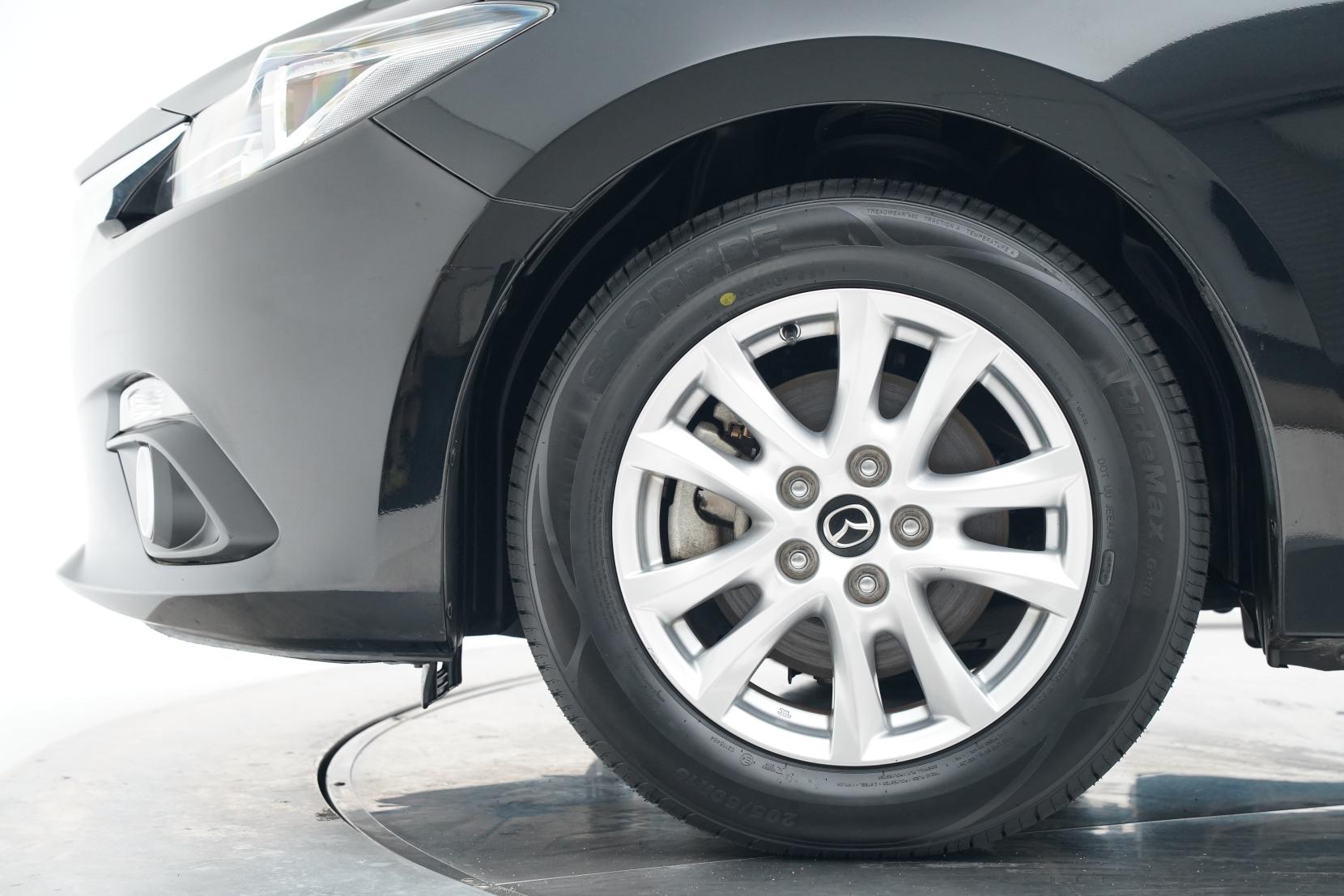 Mazda Axela 2.0 Hybrid S