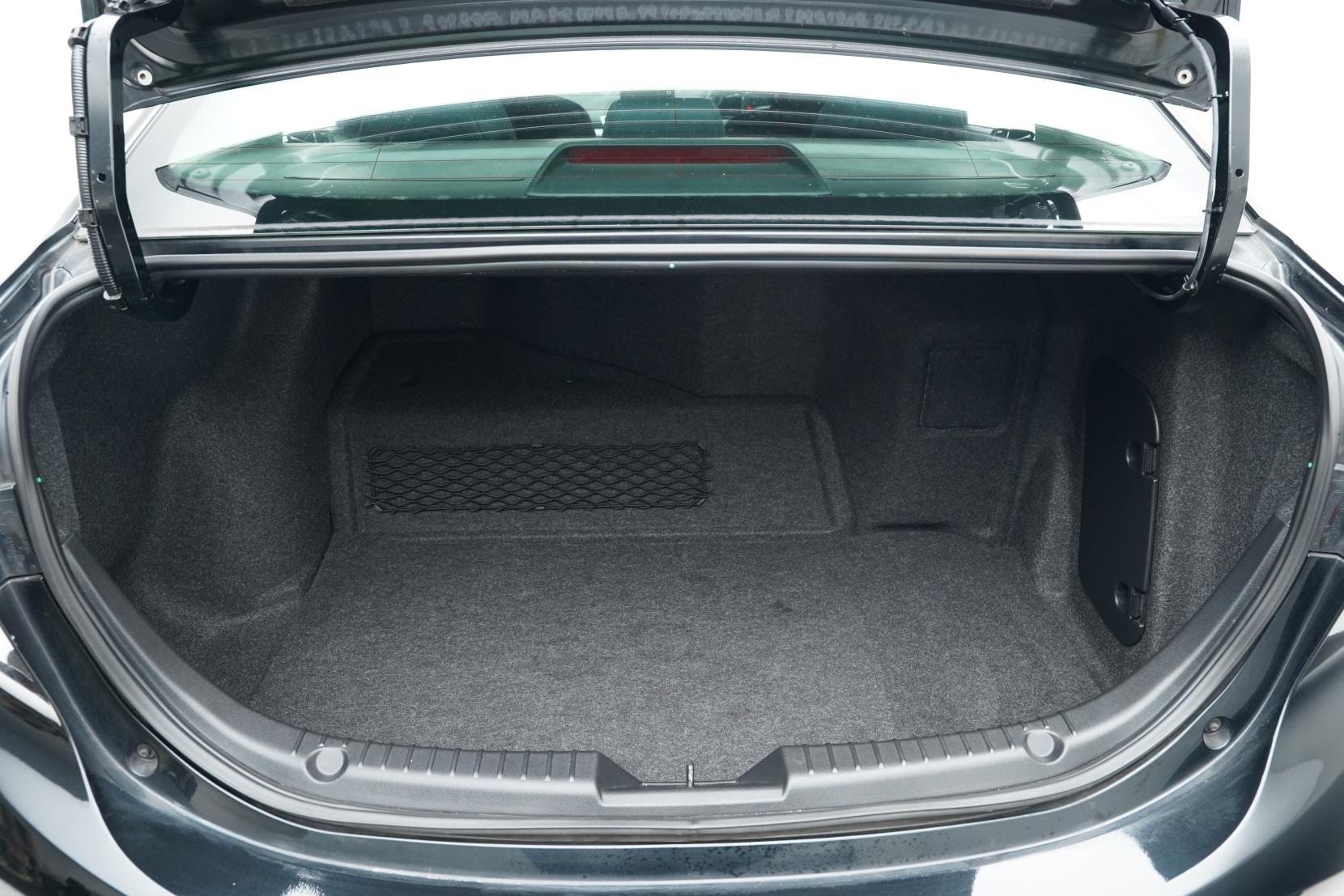 Mazda Axela 2.0 Hybrid S