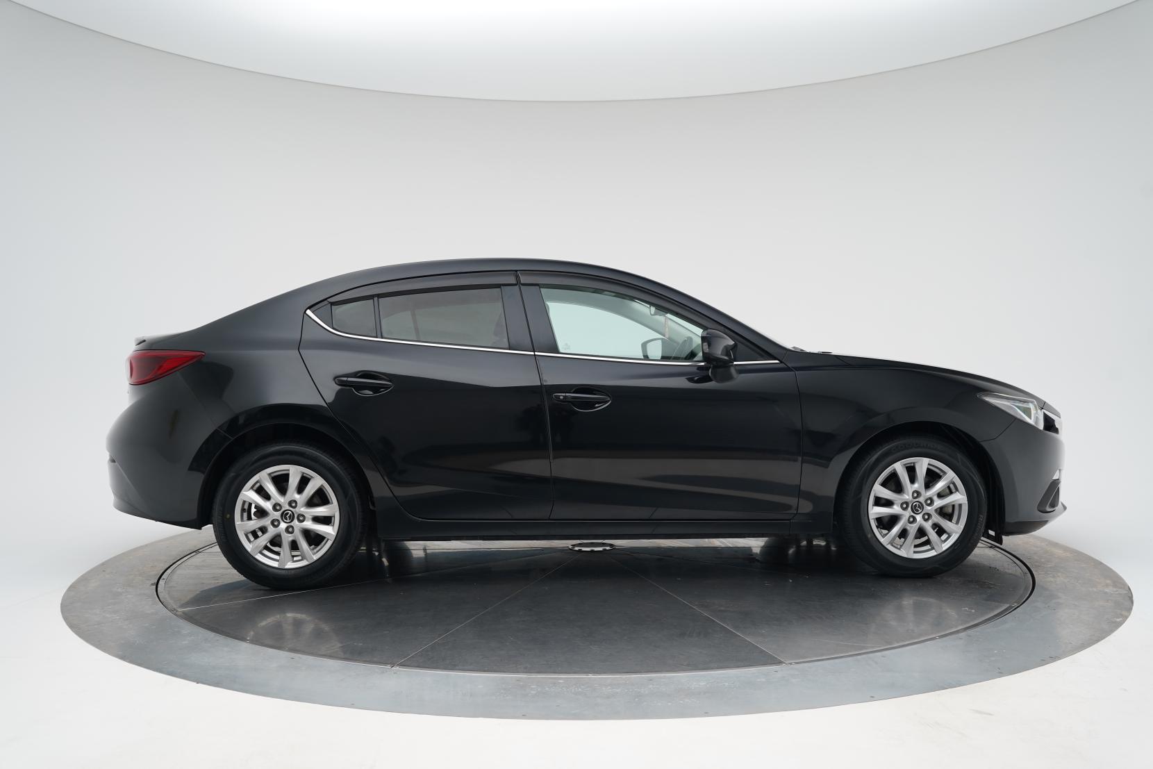 Mazda Axela 2.0 Hybrid S