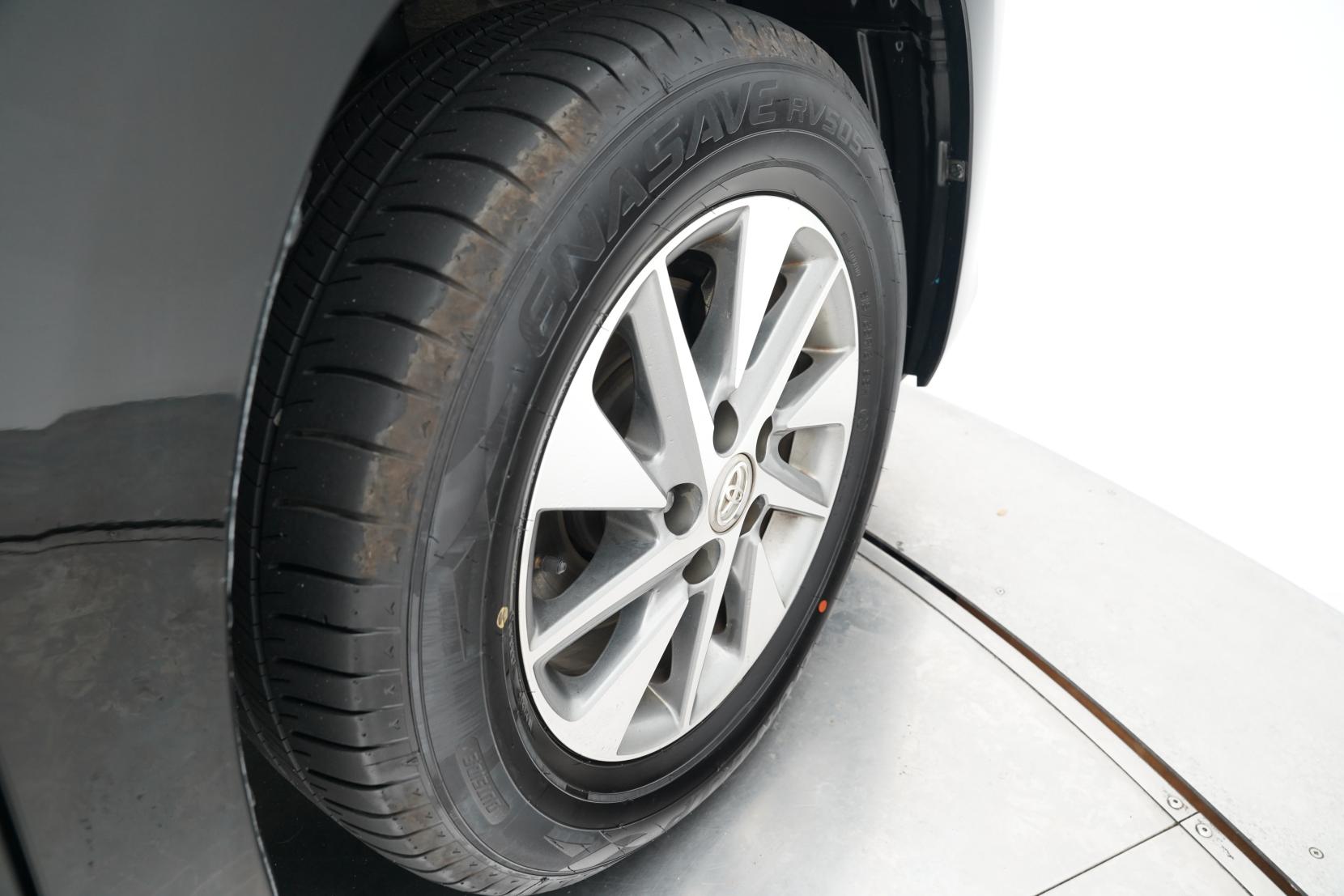 Toyota Vellfire 2.4 HYBRID 4WD X