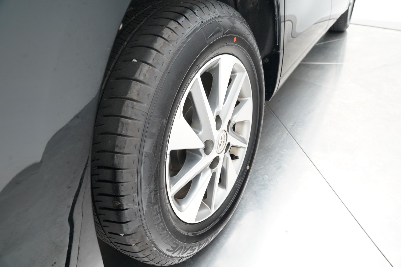 Toyota Vellfire 2.4 HYBRID 4WD X