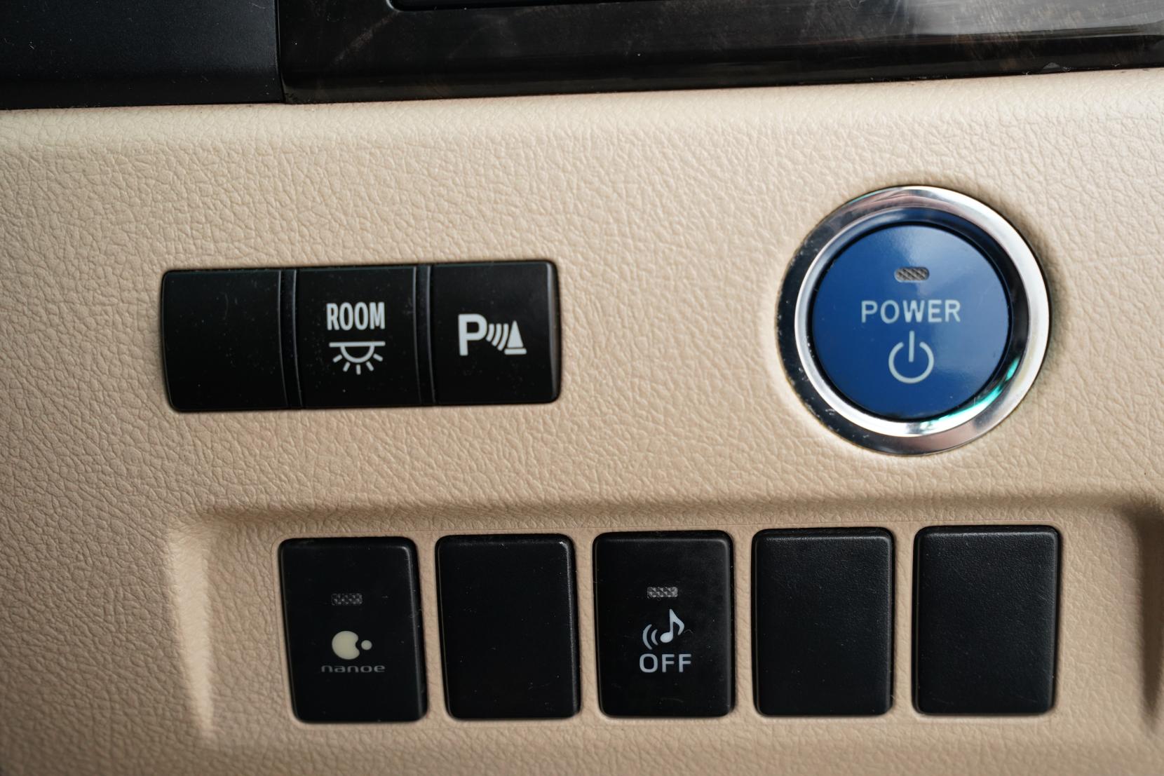 Toyota Vellfire 2.4 HYBRID 4WD X