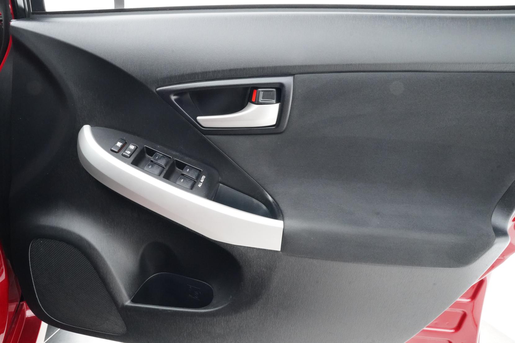 Toyota Prius 1.8 5D S