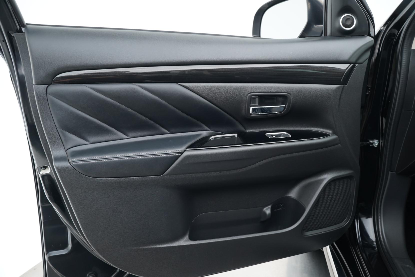 Mitsubishi Outlander 2.0 PHEV 4WD G PREMIUM PACKAGE