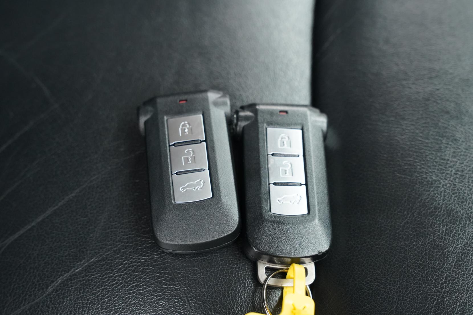 Mitsubishi Outlander 2.0 PHEV 4WD G PREMIUM PACKAGE