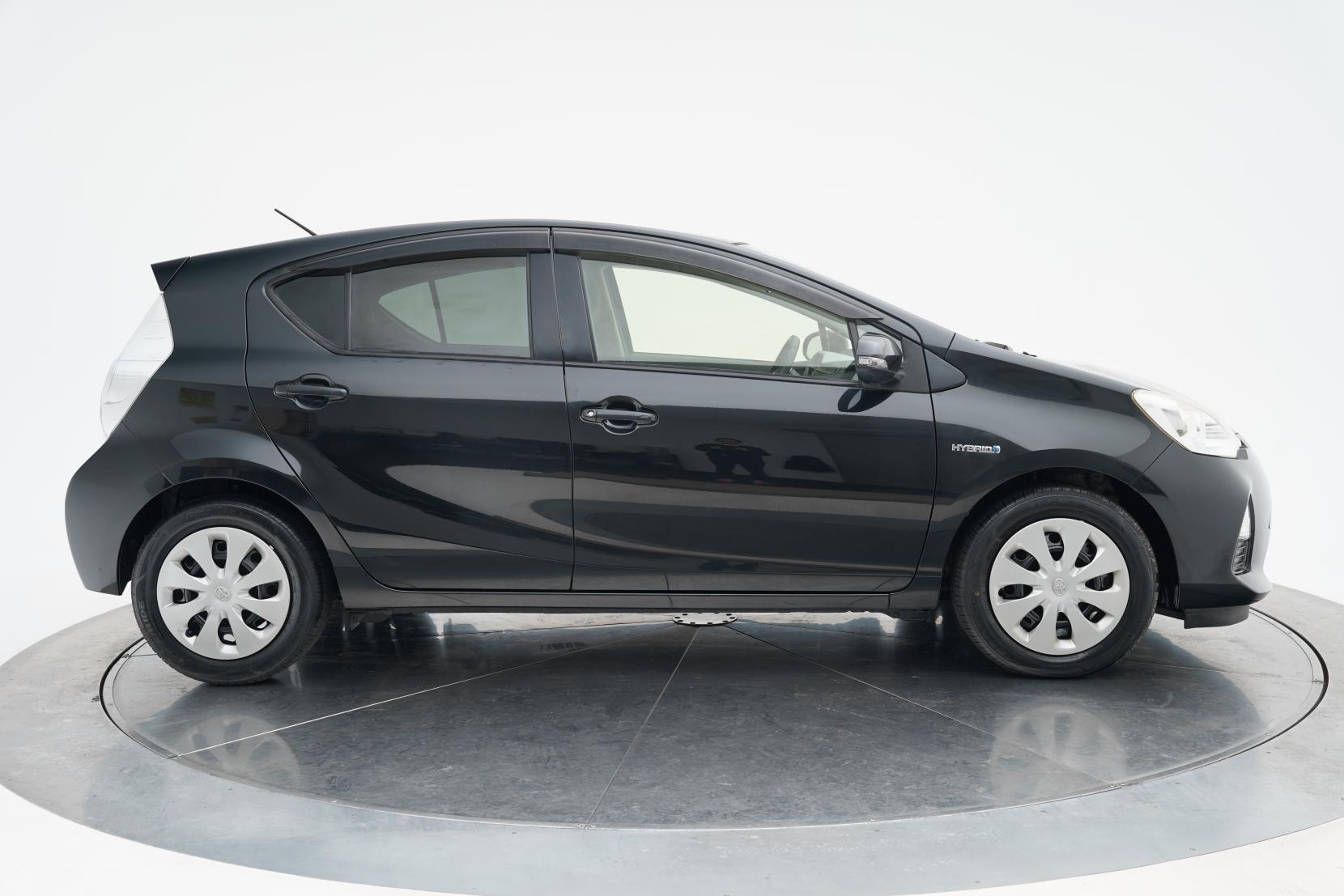 Toyota Aqua 1.5 S Push Start