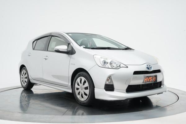Toyota Aqua 1.5 HYBRID G BLACK SOFT LEATHER