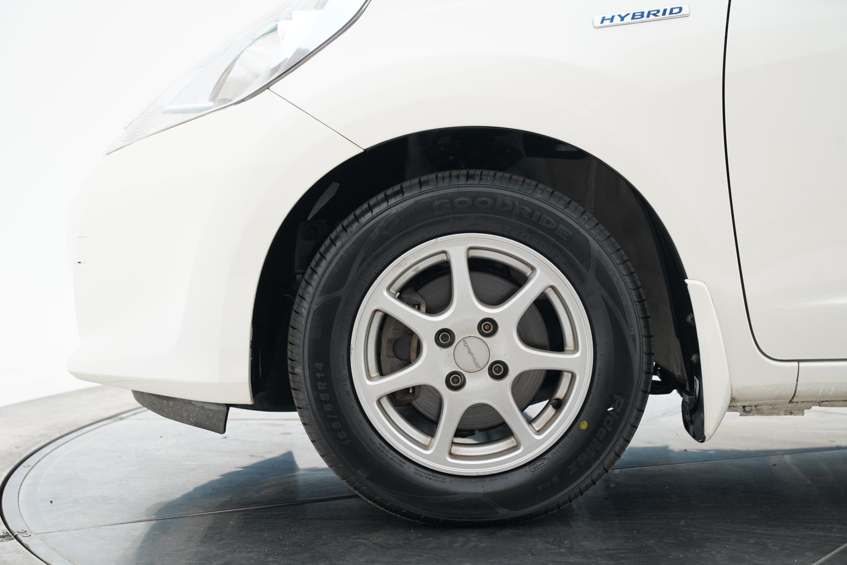 Honda Fit ARIA 1.3L Hybrid Alloys