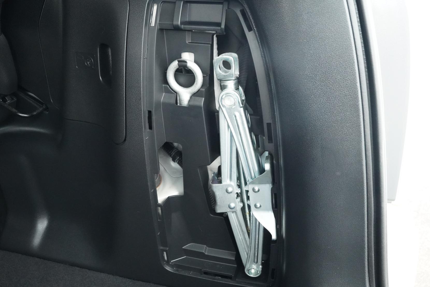 Honda Fit ARIA 1.3L Hybrid Alloys