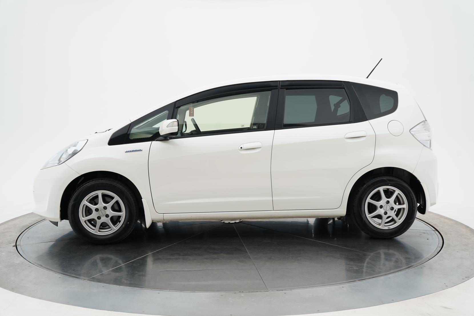 Honda Fit ARIA 1.3L Hybrid Alloys