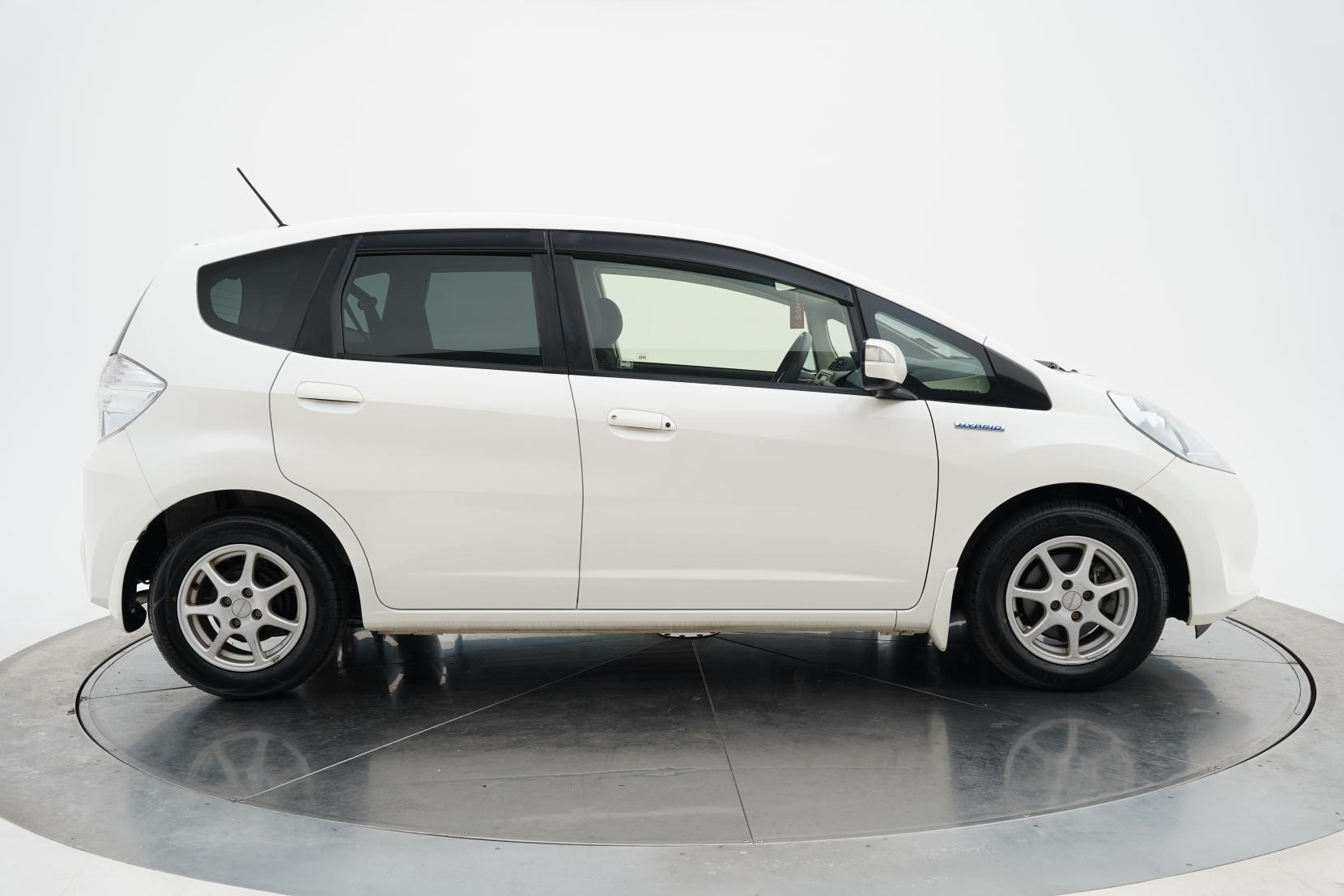Honda Fit ARIA 1.3L Hybrid Alloys