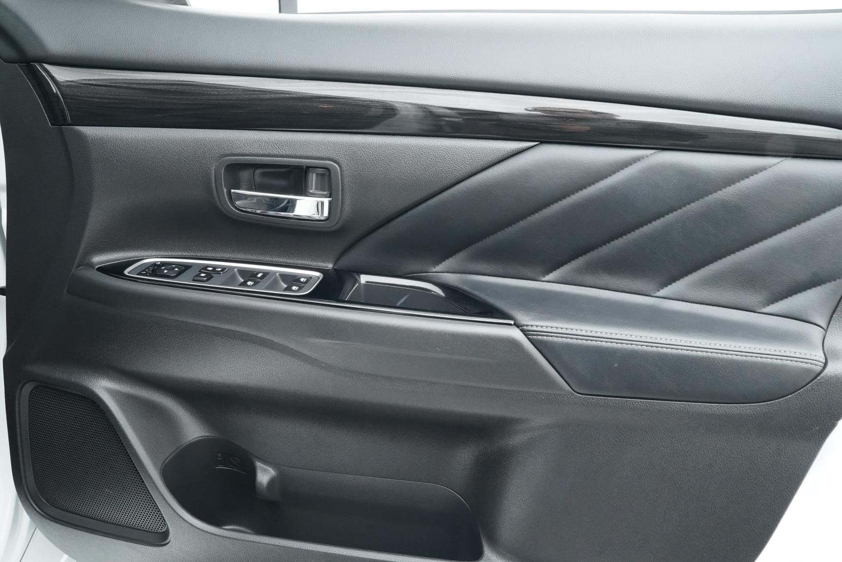 Mitsubishi Outlander 2.4 PHEV 4WD G SAFETY PACKAGE