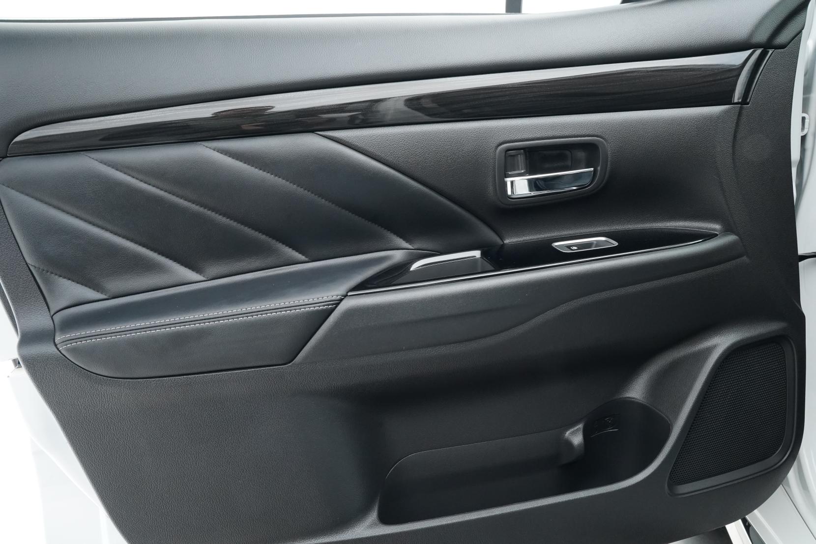 Mitsubishi Outlander 2.4 PHEV 4WD G SAFETY PACKAGE