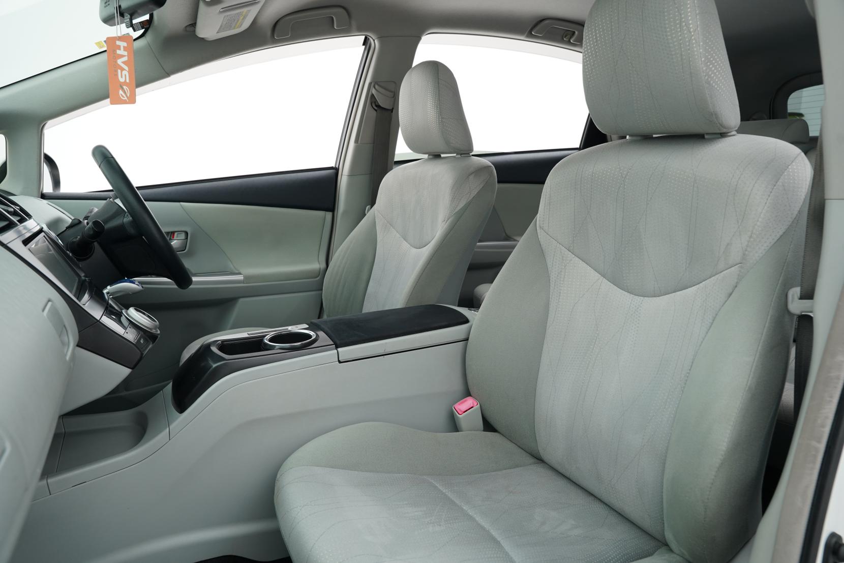 Toyota Prius Alpha G 7 Seater