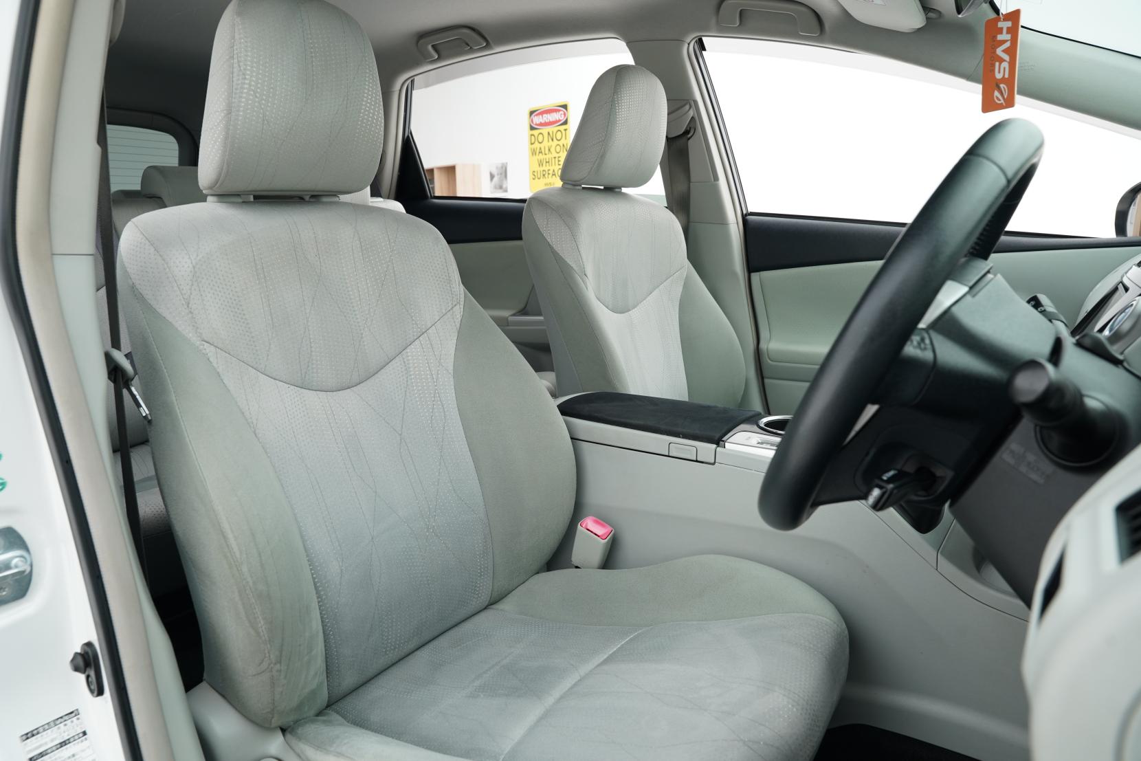 Toyota Prius Alpha G 7 Seater