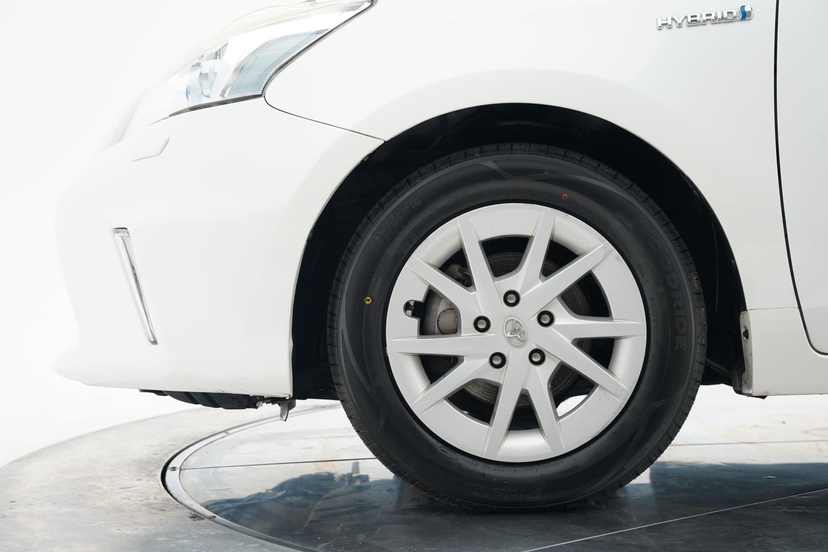 Toyota Prius Alpha G 7 Seater