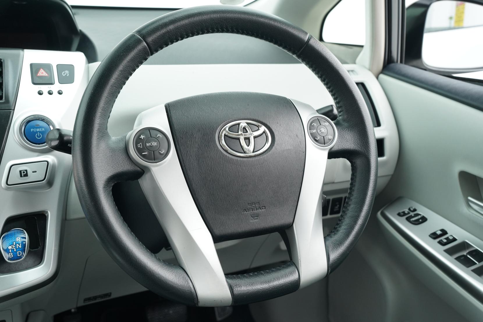 Toyota Prius Alpha G 7 Seater
