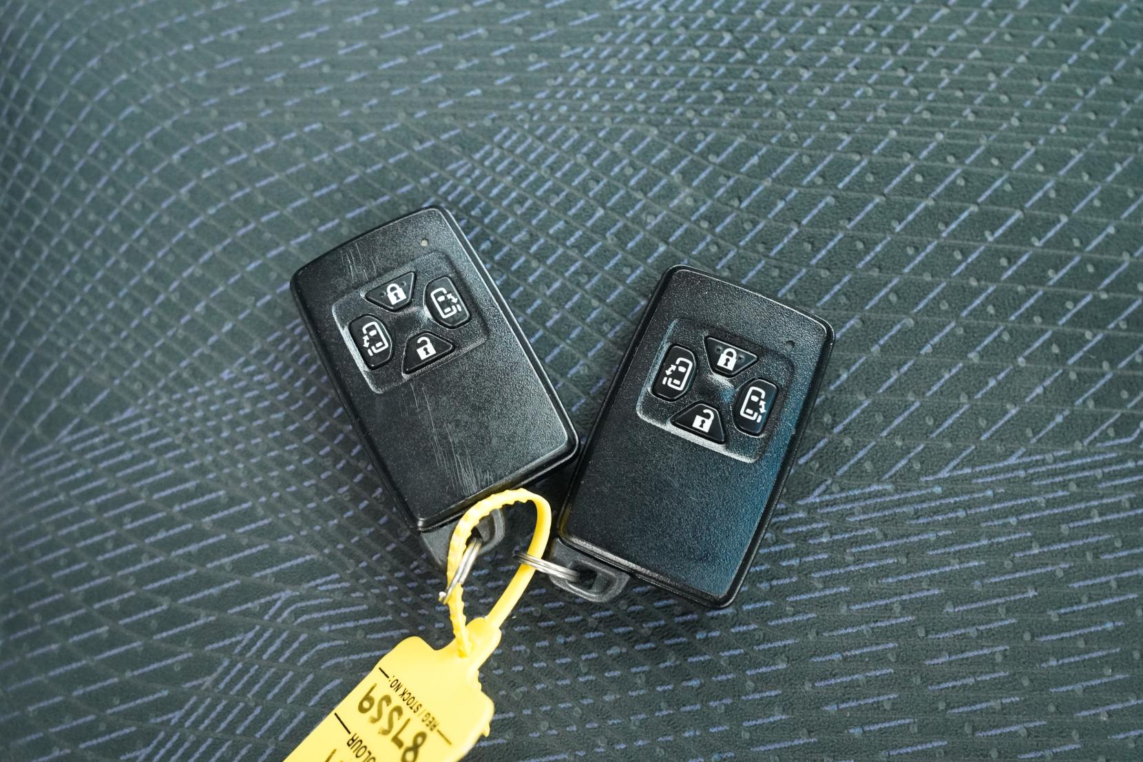 Toyota Estima 2.4 Aeras 8 Seater