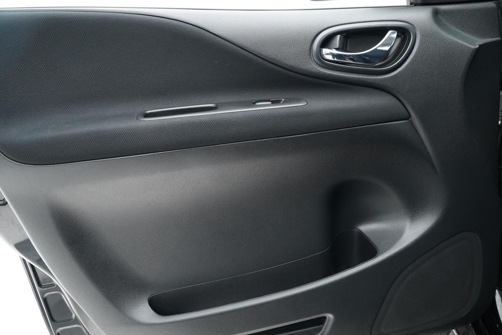 Nissan Serena 2.0 S-HYBRID