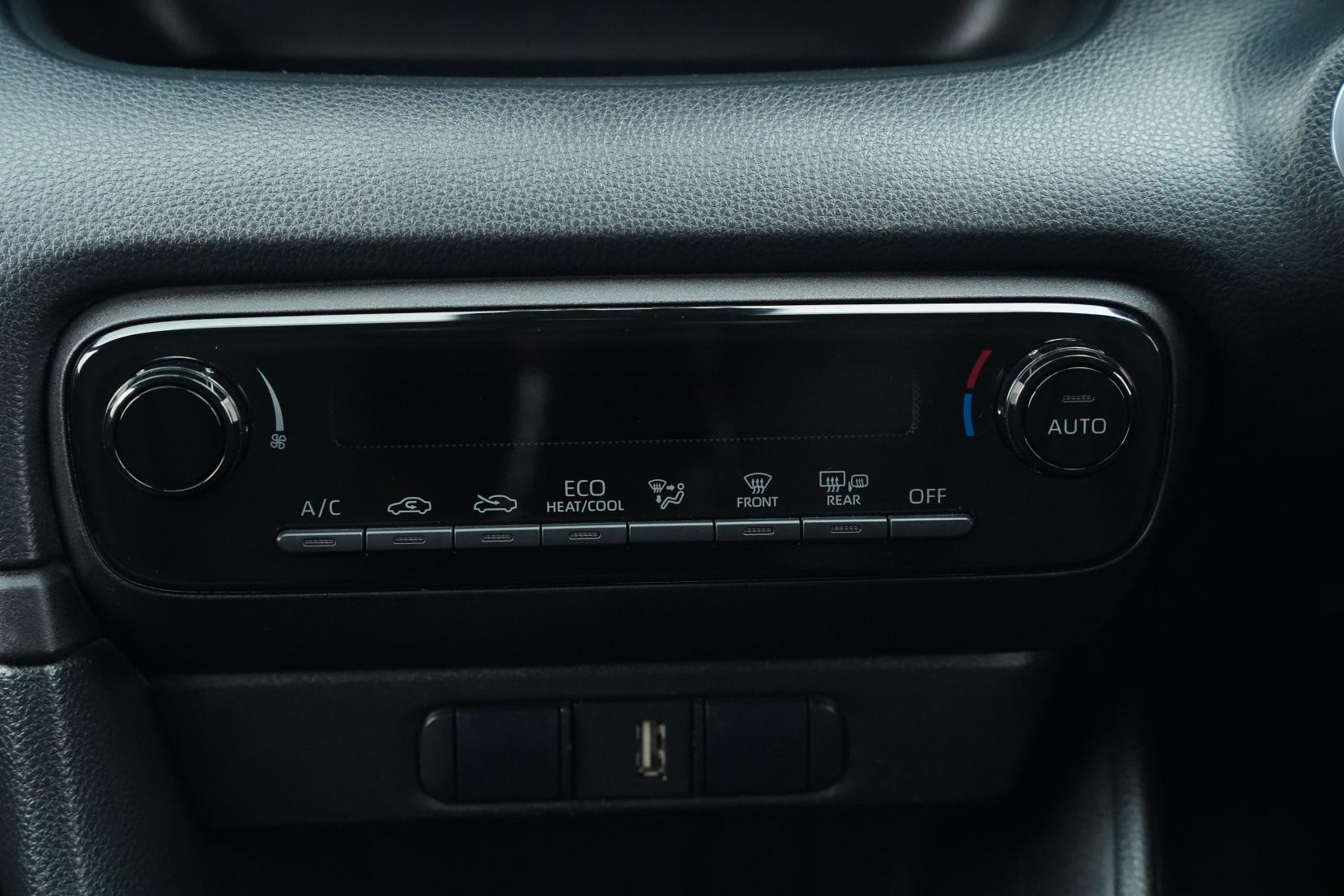 Toyota Yaris Hybrid X