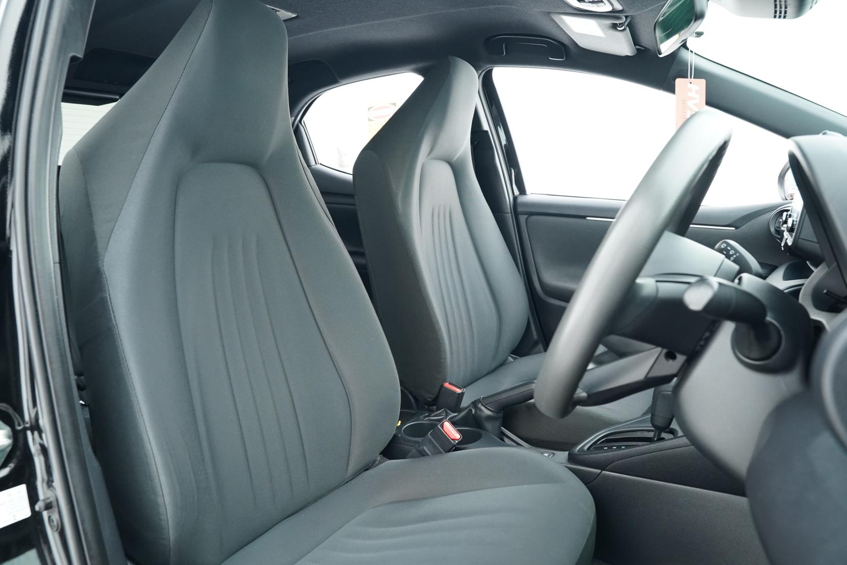Toyota Yaris Hybrid X