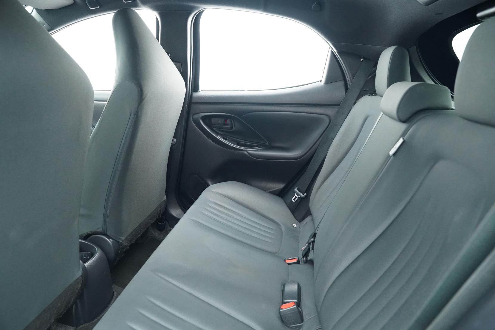 Toyota Yaris Hybrid X