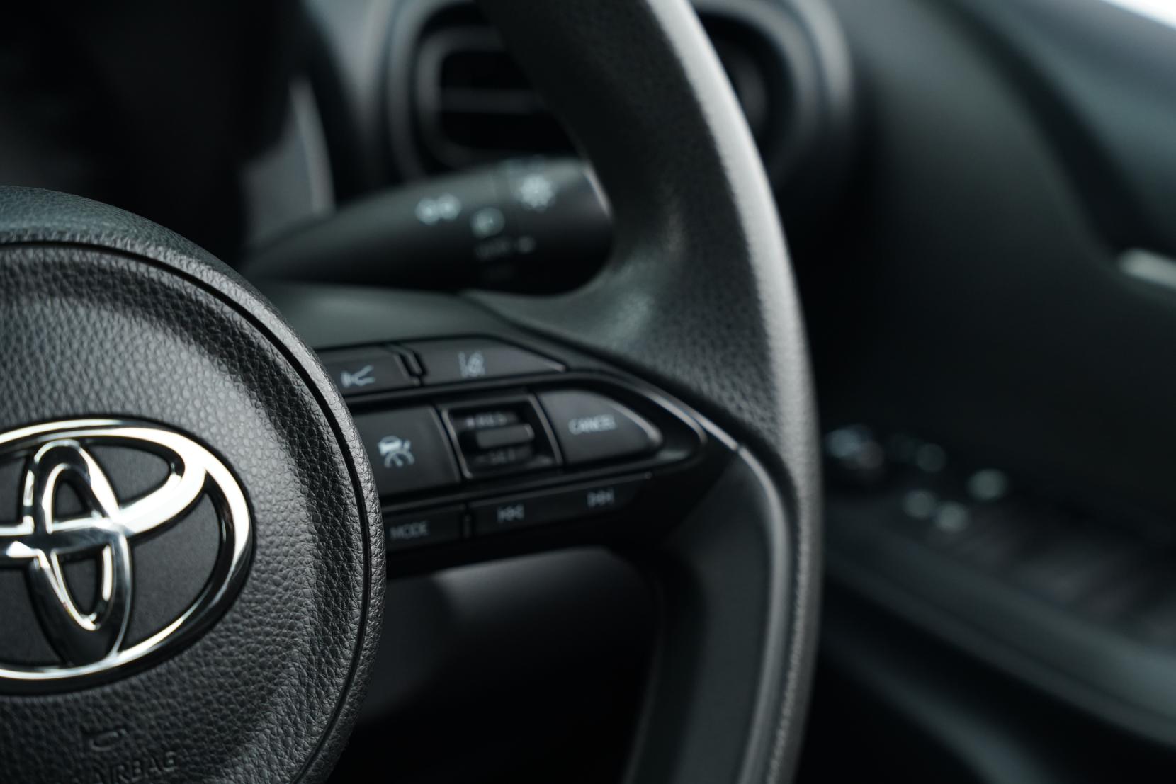 Toyota Yaris Hybrid X