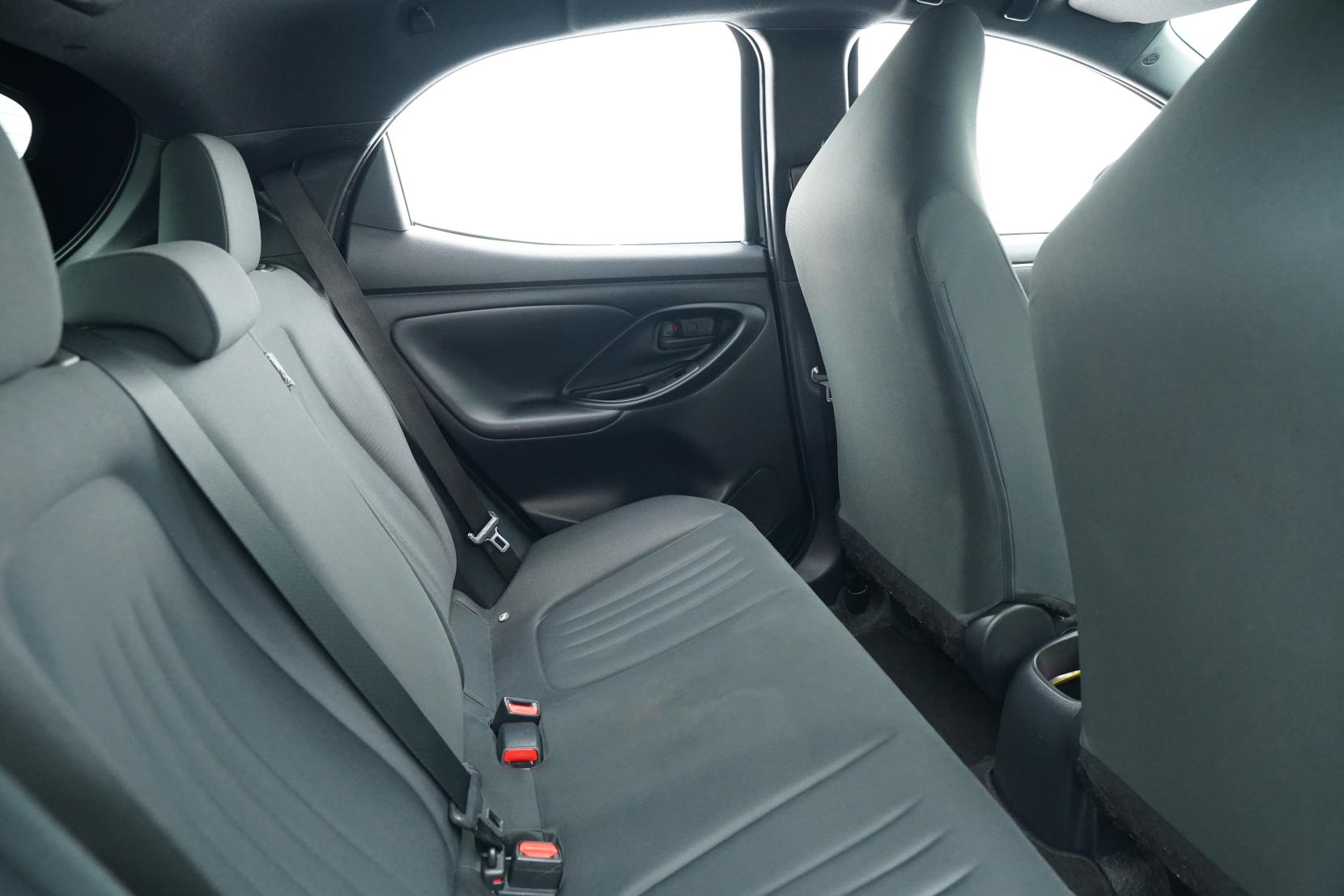 Toyota Yaris Hybrid X