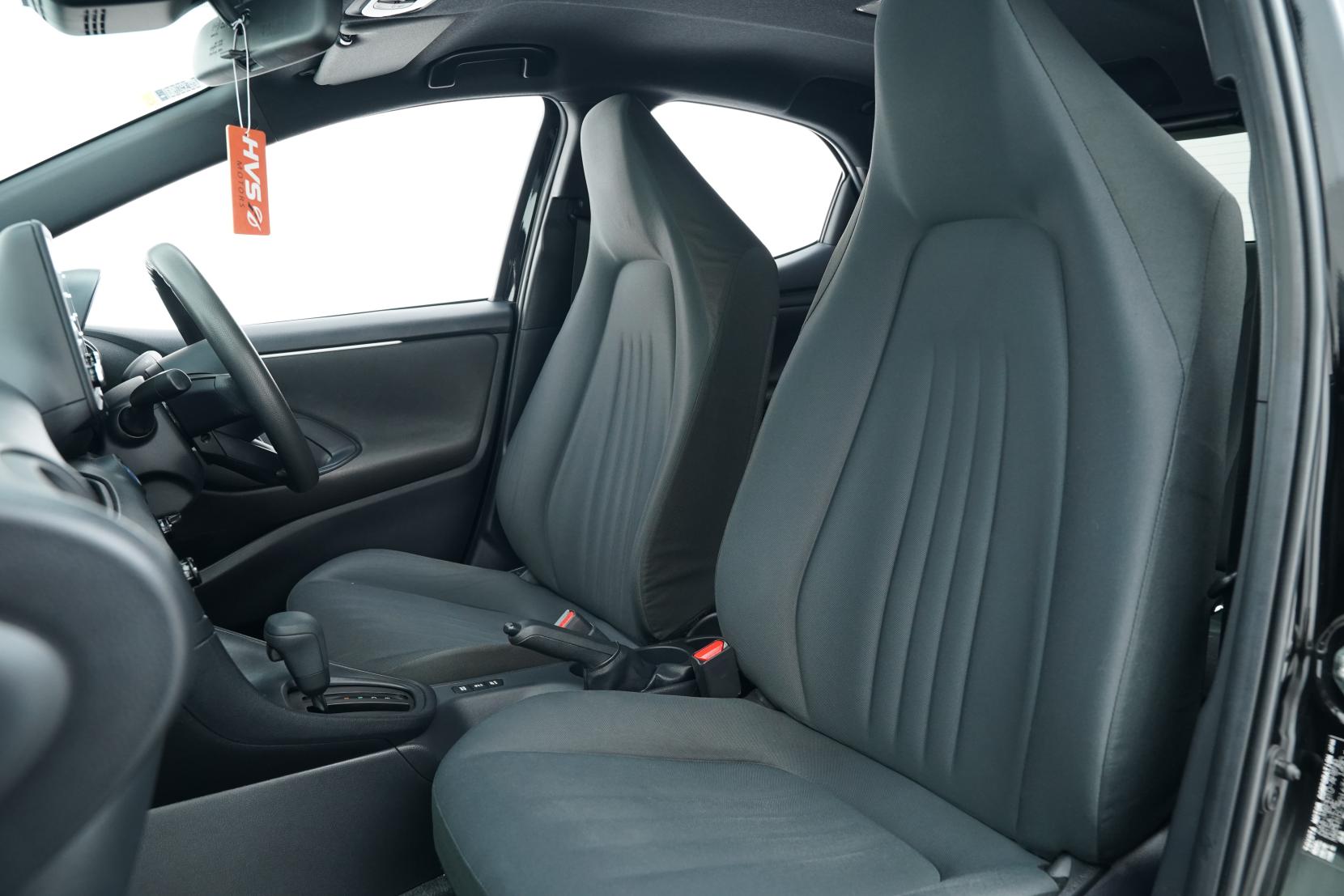 Toyota Yaris Hybrid X