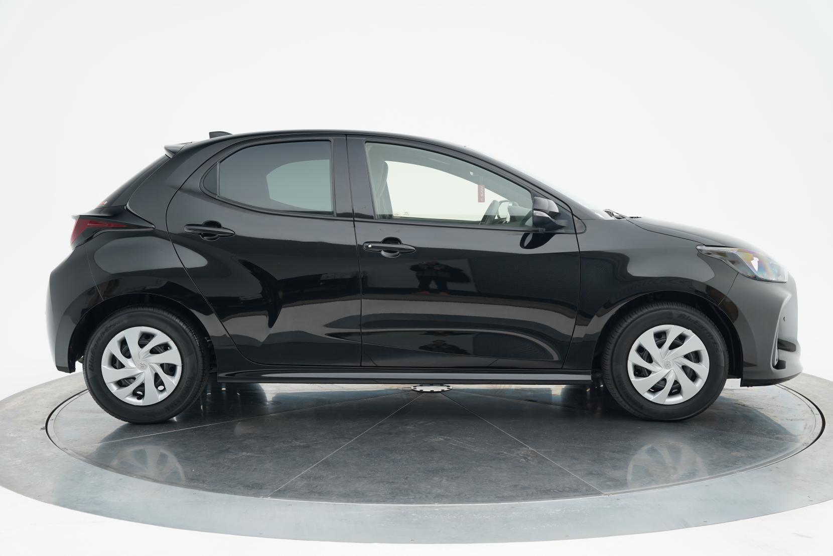 Toyota Yaris Hybrid X