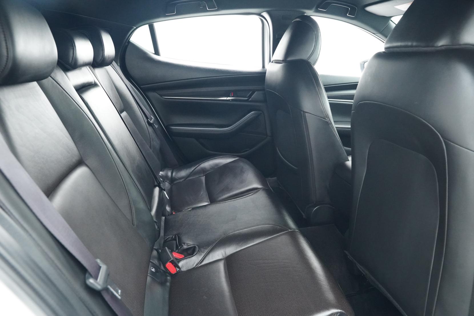 Mazda 3 2.0 Fastback 20S L